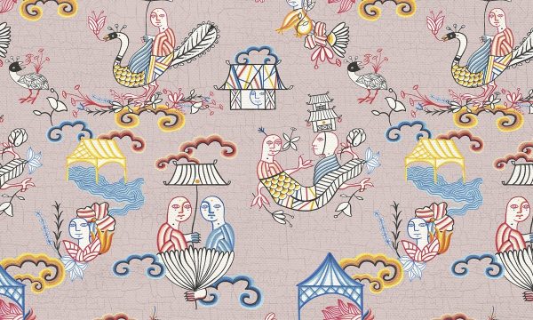 Tela estampada con chinerías sobre fondo rosa inspirados en dichas Chinoiserie de los siglos XVIII y XIX, donde la influencia es claramente oriental. En las escenas aparecen personajes híbridos, fantásticos, pertenecientes al mundo RARAVIS, en el cual no se pueden definir ni como personas ni como animales.