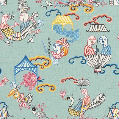 Papel pintado ilustrado con motivos que recuerdan a las chinerías orientales, con budas en pagodas, sobre fantásticos pavos reales, seres místicos, sobre fondo craquelado en azul verdoso