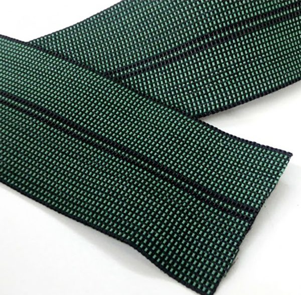 Detalle de cincha elástica de tapicería para base de asientos y respaldos.